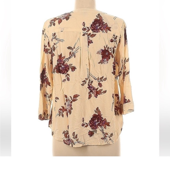 Torrid | Cream Floral Harper Pullover Blouse - Challis Floral Sand Size Med (00) - Picture 2 of 2